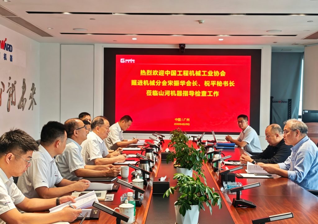 行业专家考察山河机器为超大直径盾构机点赞