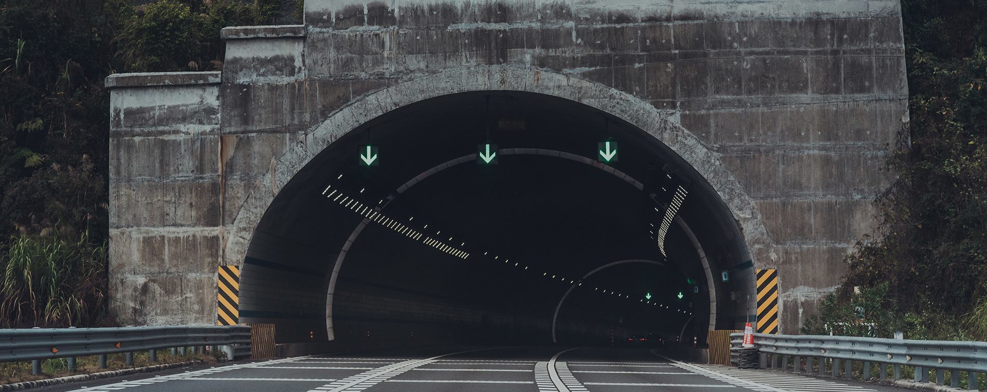 应用于 - 山岭隧道
